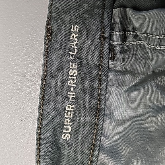 AMERICAN Eagle Green size 16 super high rise flared jeans - Picture 7 of 8